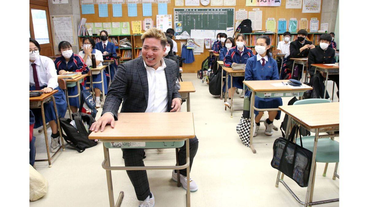 西武】山川穂高が、母校の沖縄・城北中学で特別授業「今、頑張ったら