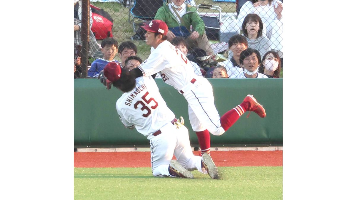 楽天】岡島豪郎がアクシデントで途中交代 島内宏明と激突ししばらく