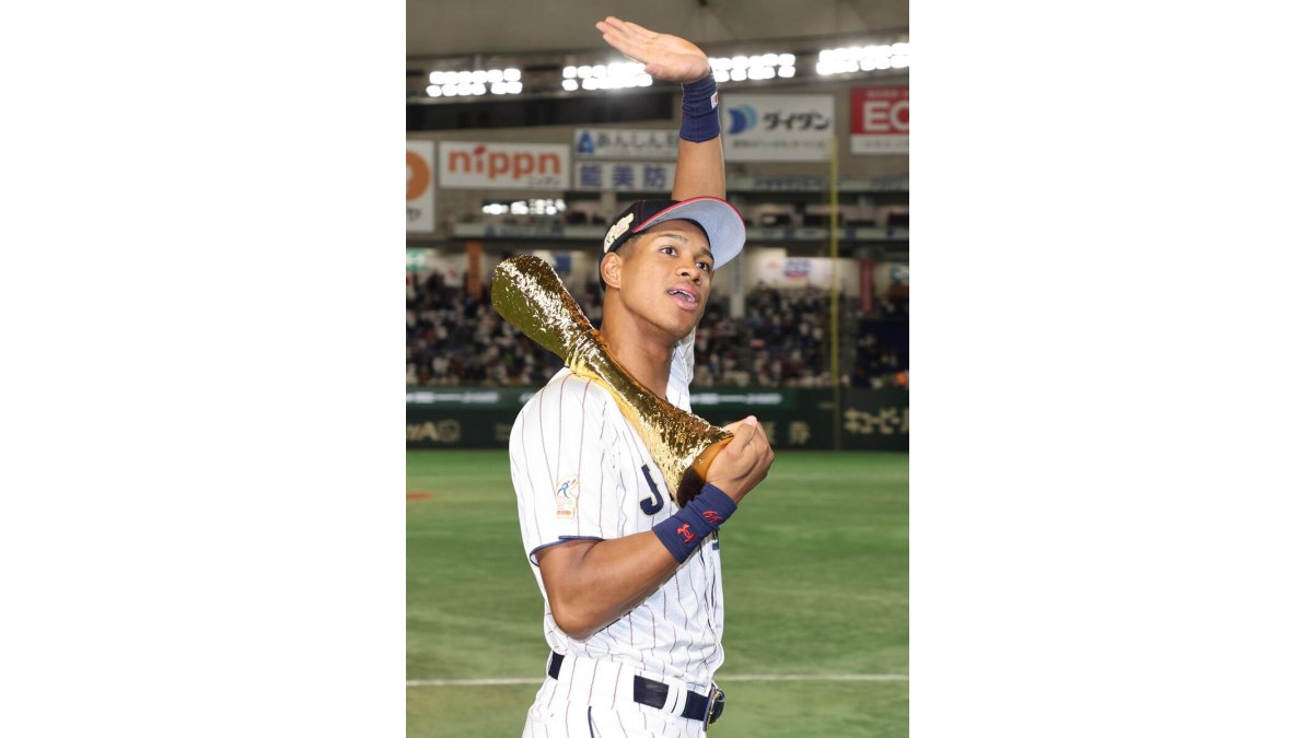 侍ジャパン】万波中正が3安打「成長できた1年」延長10回には申告