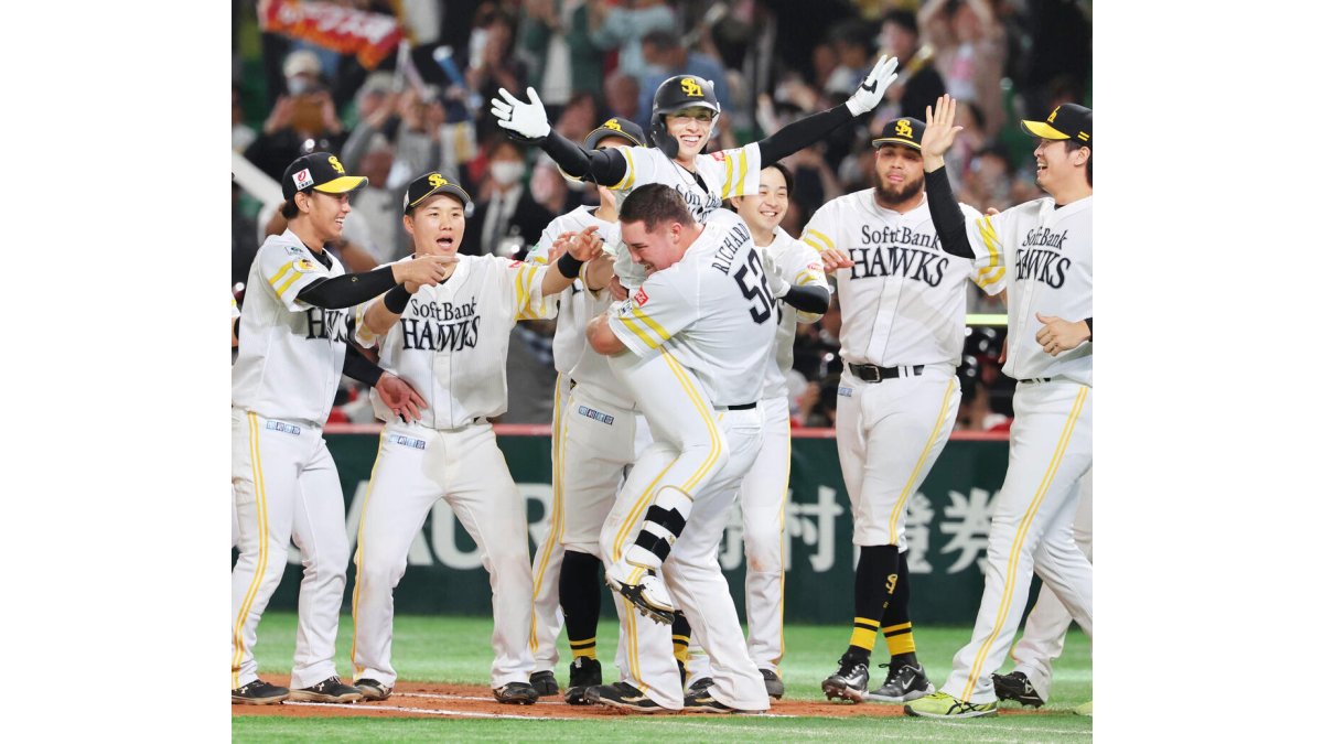 ソフトバンク】スタメンを離れていた韋駄天が延長12回代打サヨナラ