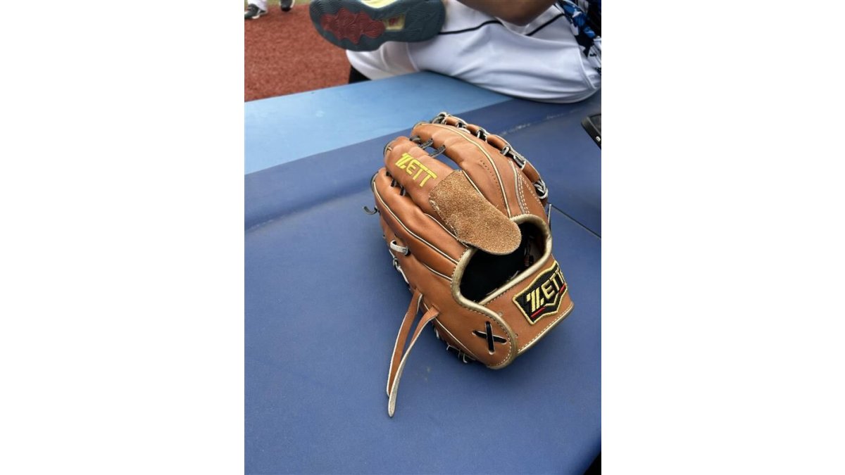 西武】自らリメイクしたグラブを手に与座海人が2勝目をかけ先発