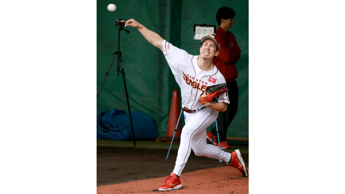 楽天】 前田健太が背番号と同じ18球 キャンプ初日からブルペン入り