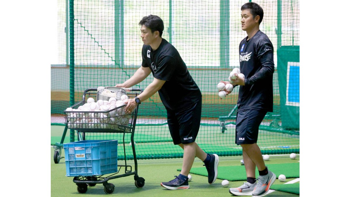 楽天】 岡島豪郎、銀次の両アンバサダーが早朝から“熱投” ブレイク候補