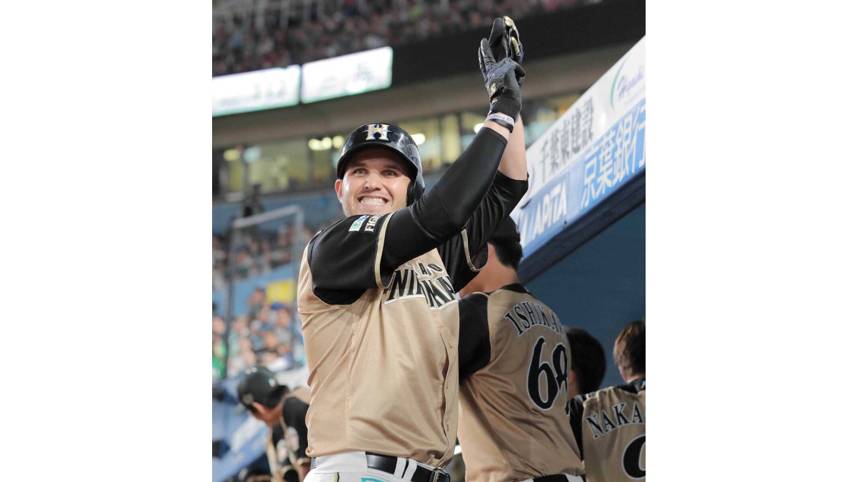 日本ハム】“スシポーズ“ブランドン・レアード氏がエスコン初来場 6