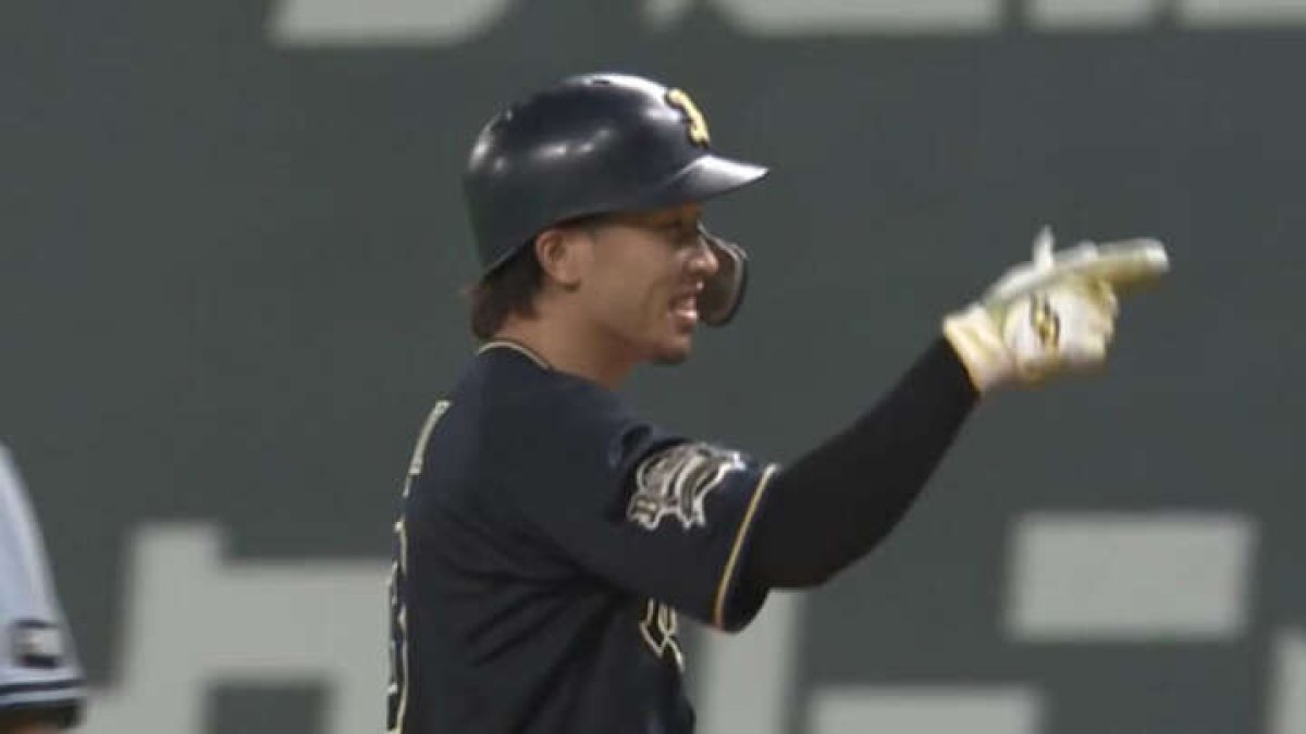 齋藤綱記がプロ初勝利をマーク！ 安達了一選手の勝ち越し打で