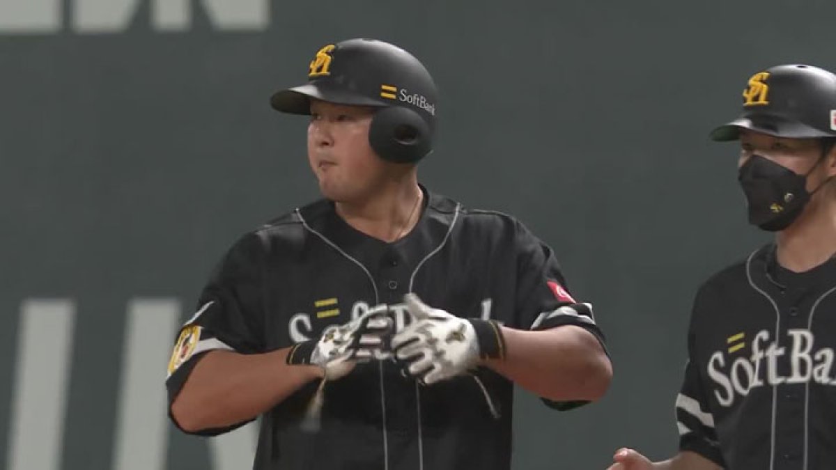 支配下復帰の黒瀬健太がプロ初安打 新背番号 12 も披露 パ リーグ Com プロ野球