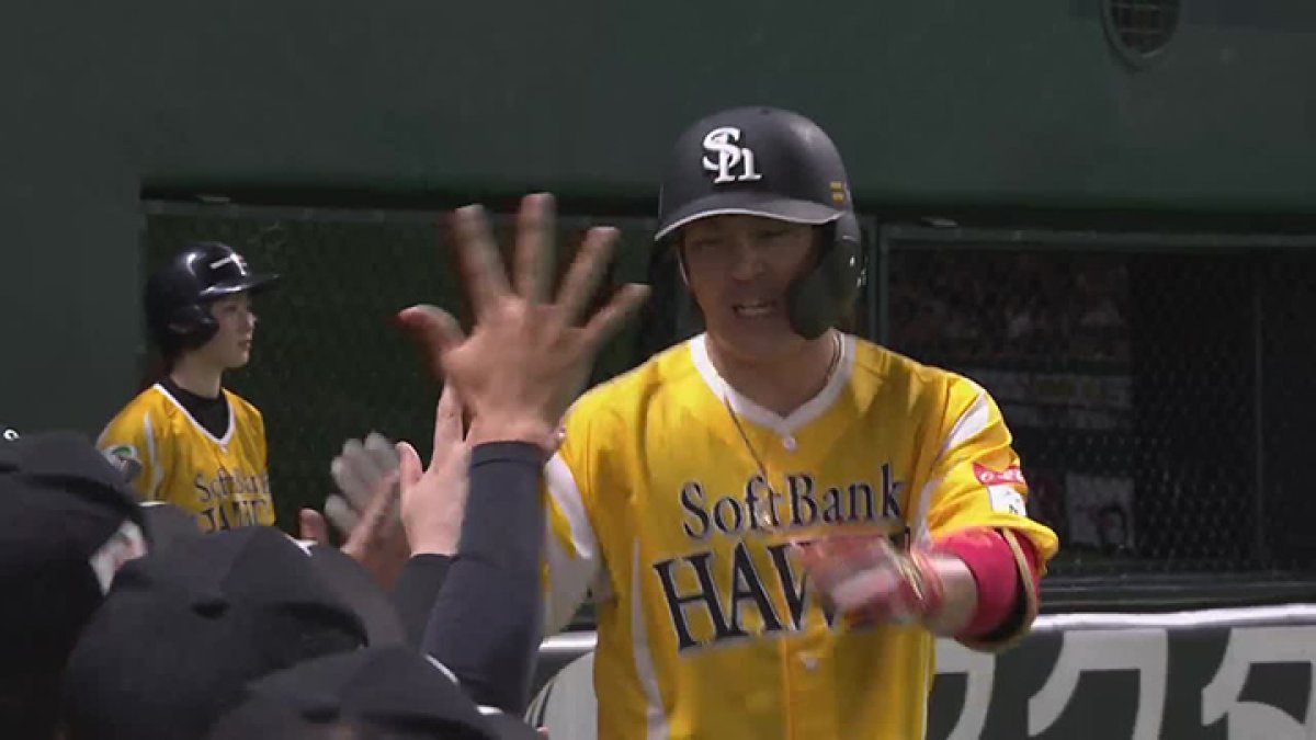 甲斐拓也は2戦連発含む2安打 福岡ソフトバンクがカード初戦制す｜パ