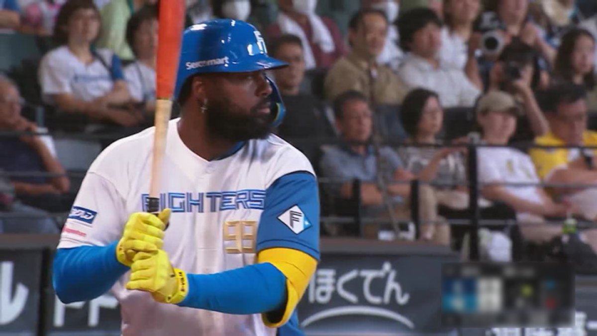 レイエスが同点の9号2ラン 武内夏暉の直球をバックスクリーンへ｜パ