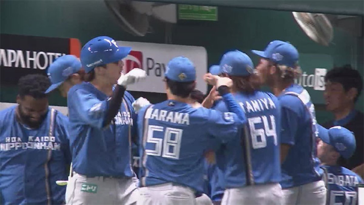 伏見寅威が反撃のソロ本塁打 骨折しながらも出場…… 一時同点呼び込む