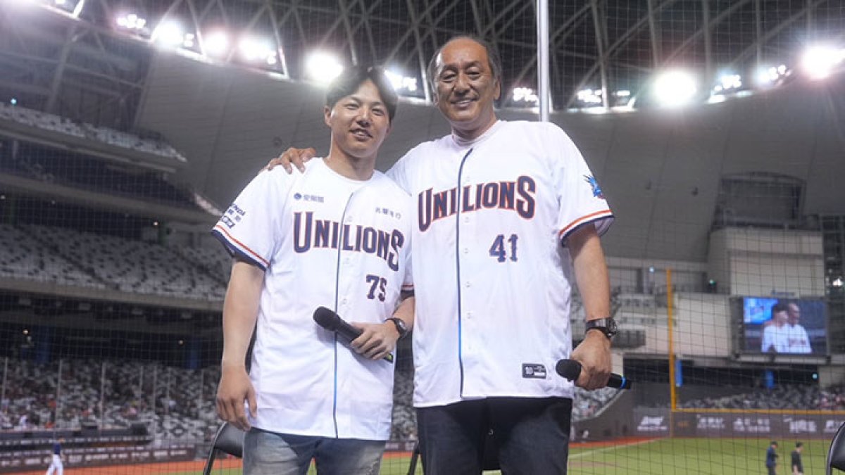 ゆ*な様 西武鉄道　ライオンズ　プロ野球　スタッフ　チア　ユニフォーム　キャンペ 統一＆埼玉西武「Wライオンズ」イベント10周年 チア＆マスコットの共演