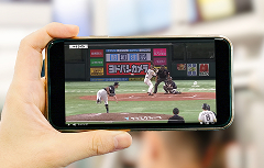 スマホでパ・リーグTVを視聴している様子