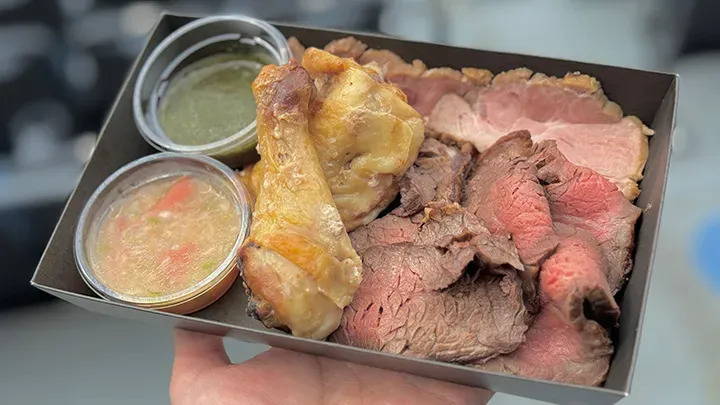 シュラスコ専門店がZOZOマリンスタジアムに登場！　4種の贅沢プレートを堪能【パ・リーググルメ部 #6】