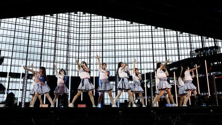 ≠MEがエスコンフィールドに登場！始球式から試合後の白熱ライブまで球場を魅了