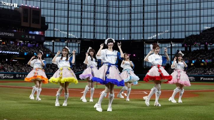 エスコンフィールドに「SWEET STEADY」が来場！北海道出身メンバー 庄司なぎささんの始球式も